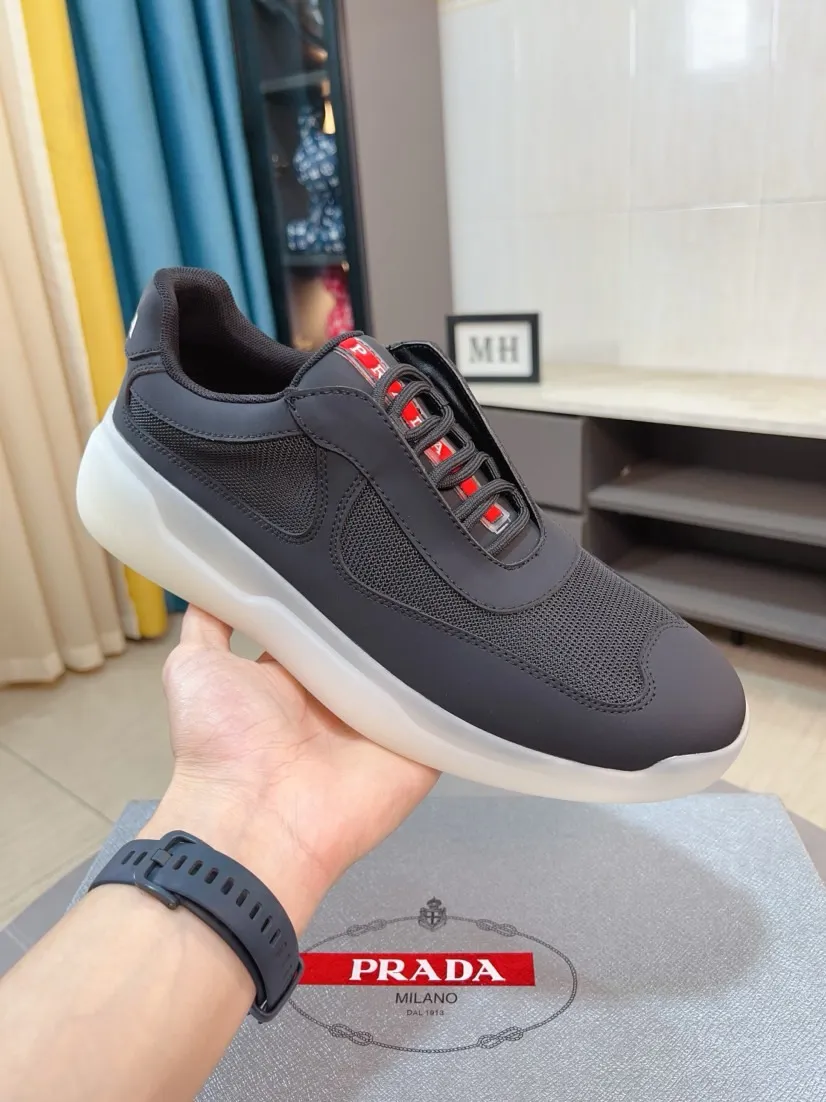 Men's shoes 💰420🌹🌹Prada is a luxurious and fashionable high-end product ✊🔥The perfect last shape and top-notch handcrafting make this shoe immediately create a strong aristocratic atmosphere. Imported first-layer cowhide with brogue carving crafts💋Genuine leather lining🎶Rubber combination outsole specially imported from France for leather shoes😍Color: Mysterious Black☕️Size 38～44